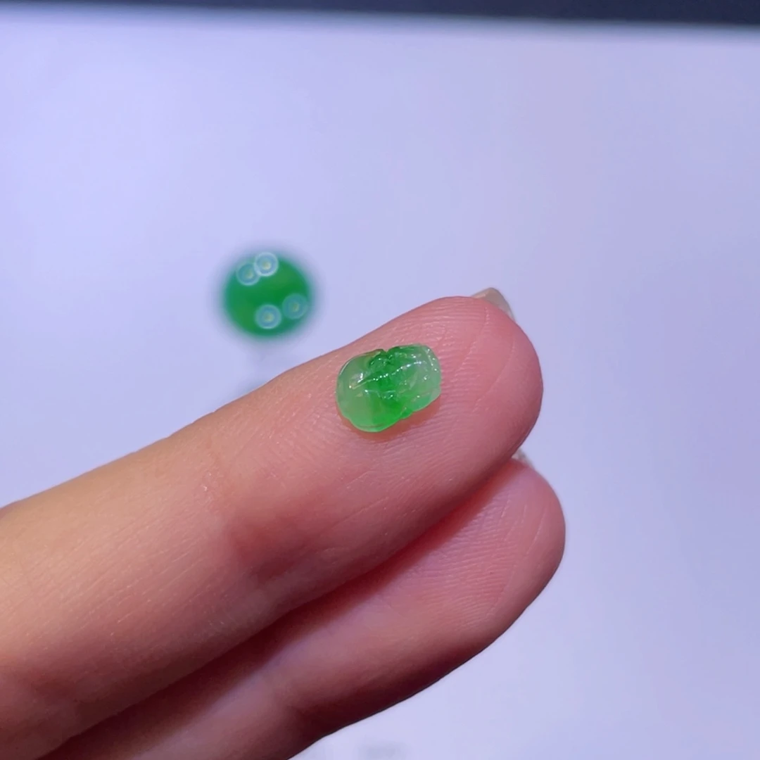 翡翠未镶嵌颈饰裸石