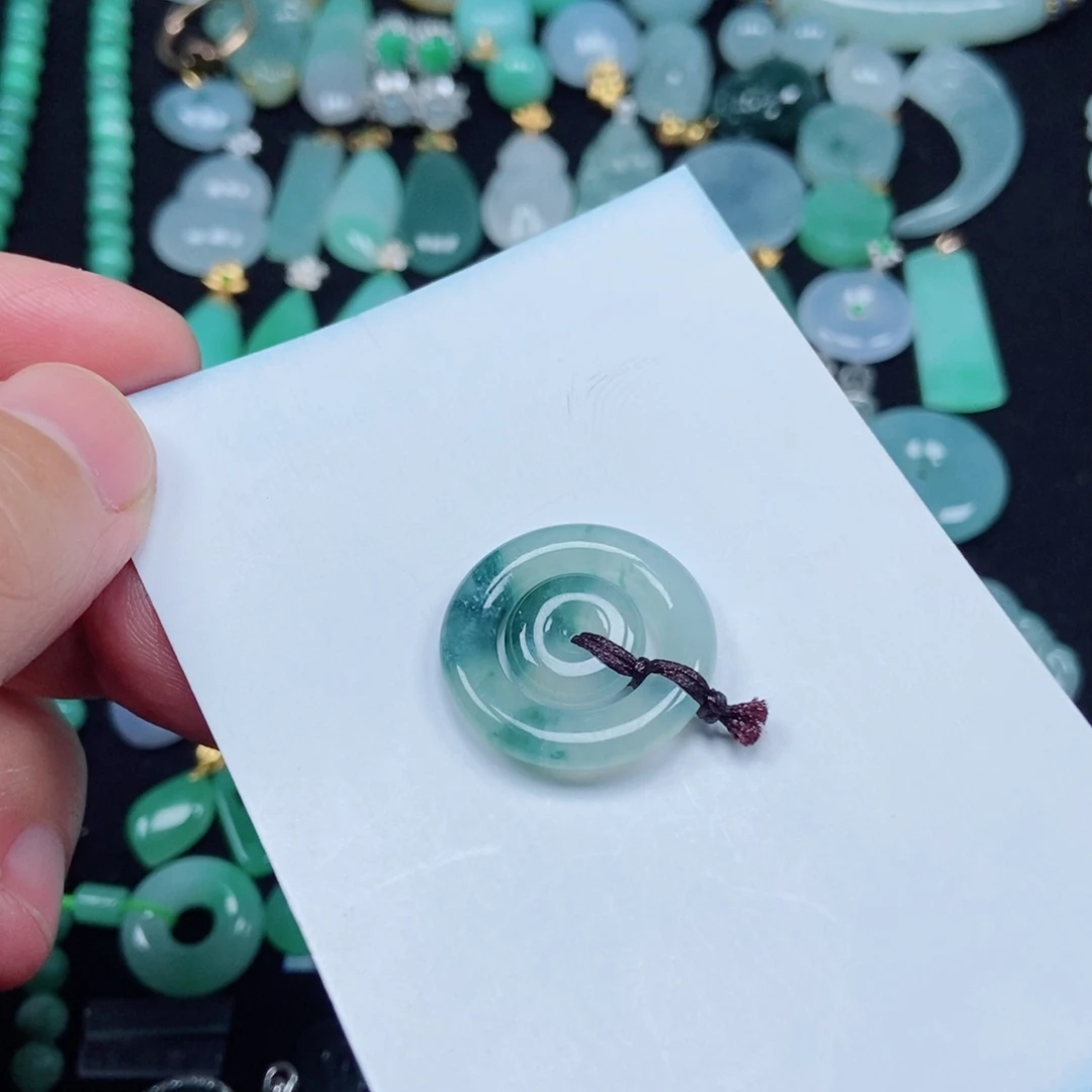 翡翠未镶嵌颈饰子母扣