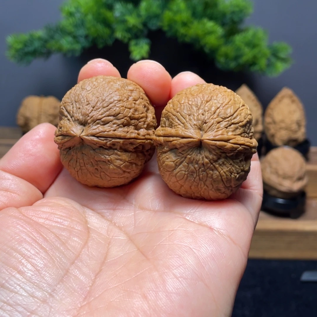 文玩核桃吊坠石锁