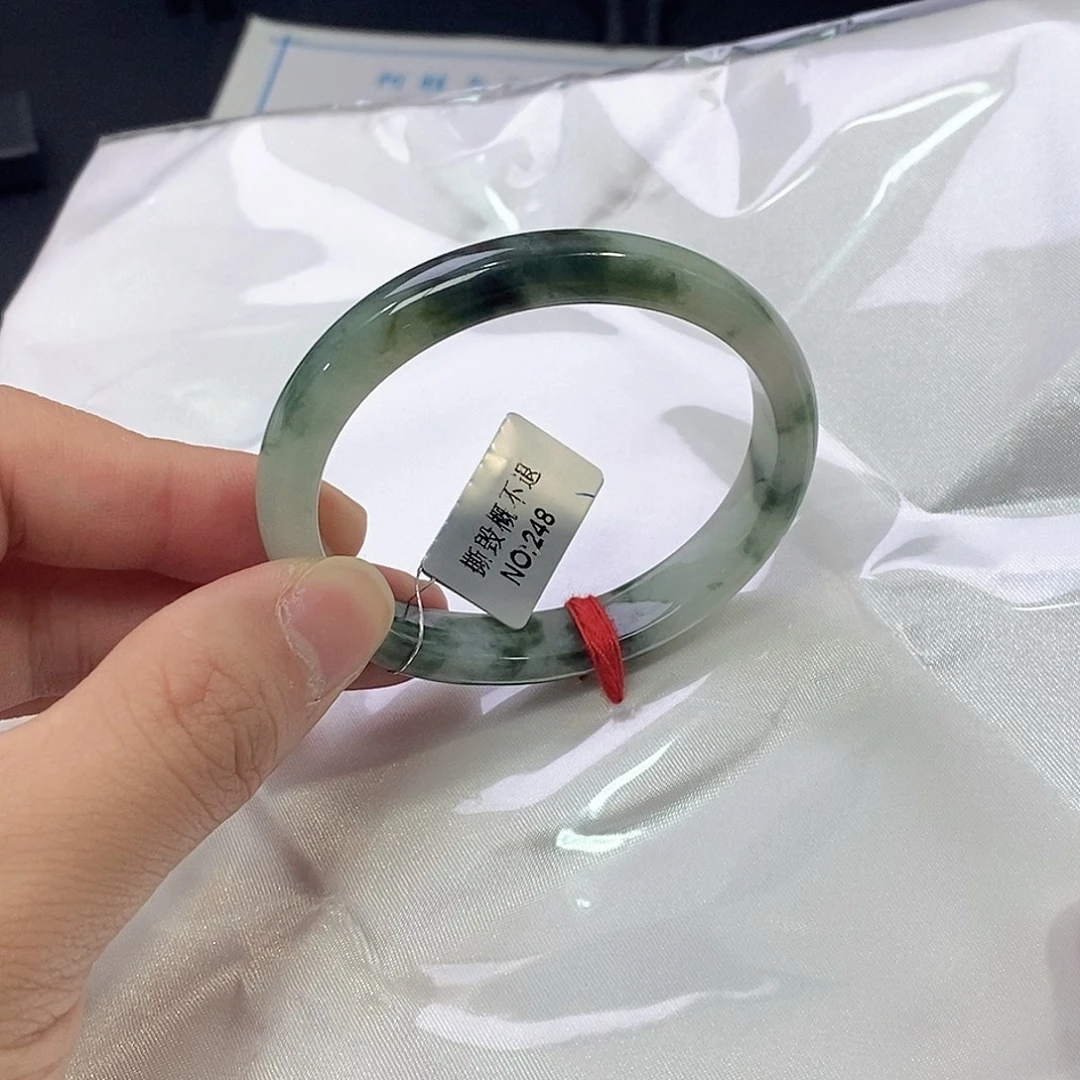 翡翠未镶嵌手镯（贵妃镯）