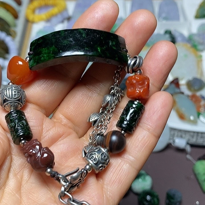 翡翠未镶嵌吊坠(赠链)