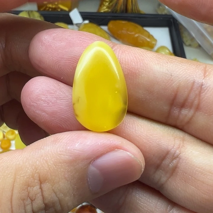 琥珀未镶嵌珠宝奇石