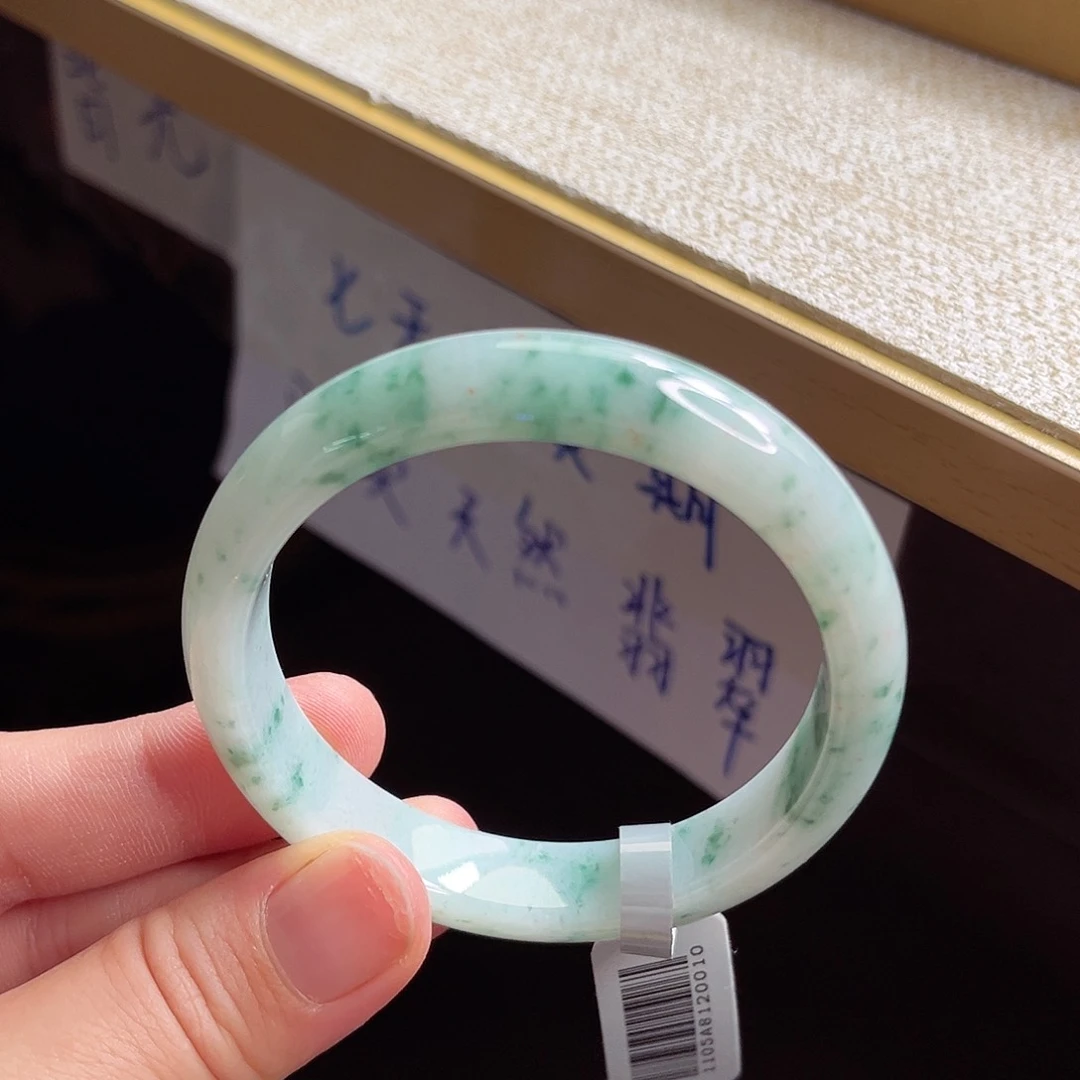 翡翠手镯未镶嵌手镯
