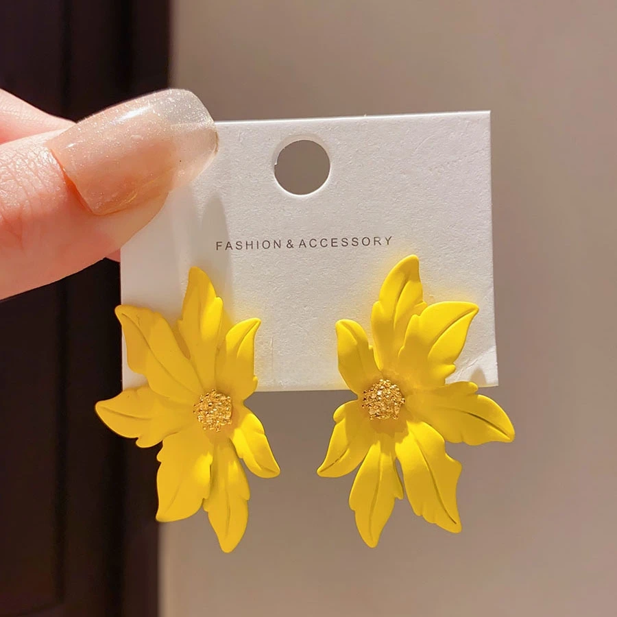 铜合金耳饰 黄色花朵耳钉女时尚独特小众设计高级感气质百搭耳饰