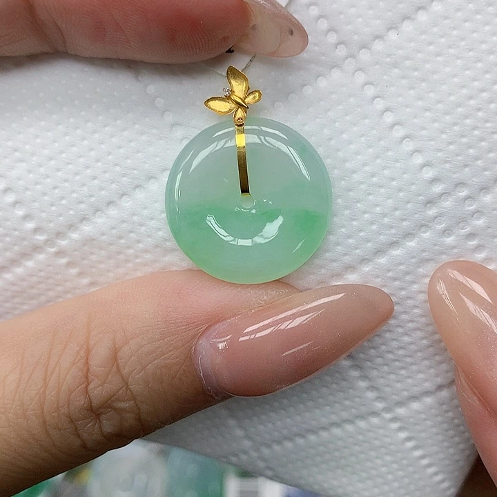 颈饰18K金镶嵌翡翠