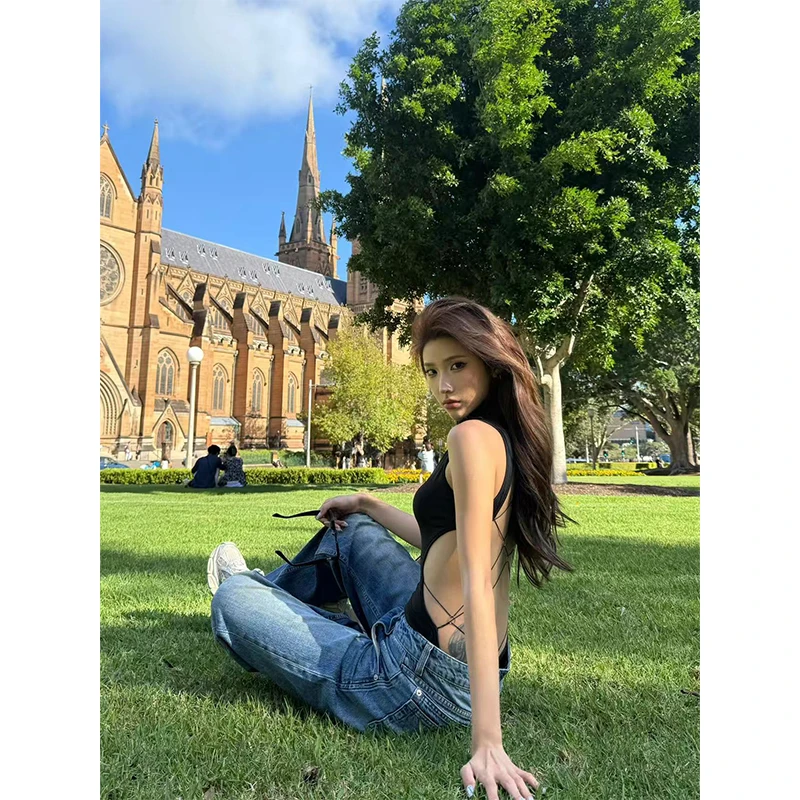 辣妹性感时尚气质设计感露背绑带半高领上衣百搭显瘦直筒阔腿裤