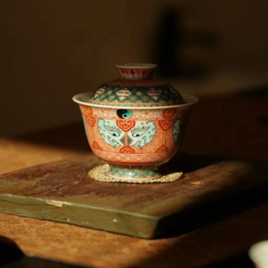 一点堂康熙五彩寿面纹盖碗