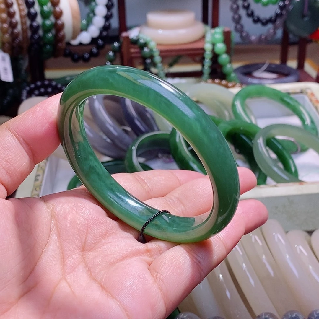 和田玉未镶嵌颈饰毕业级61.3碧玉老矿料高冰阳绿猫眼手镯