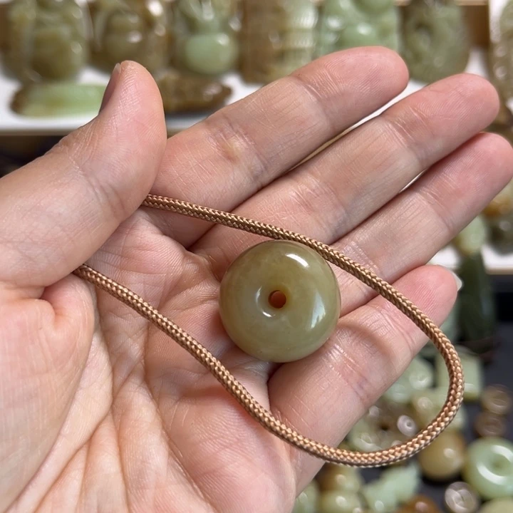 和田玉颈饰未镶嵌摘****星