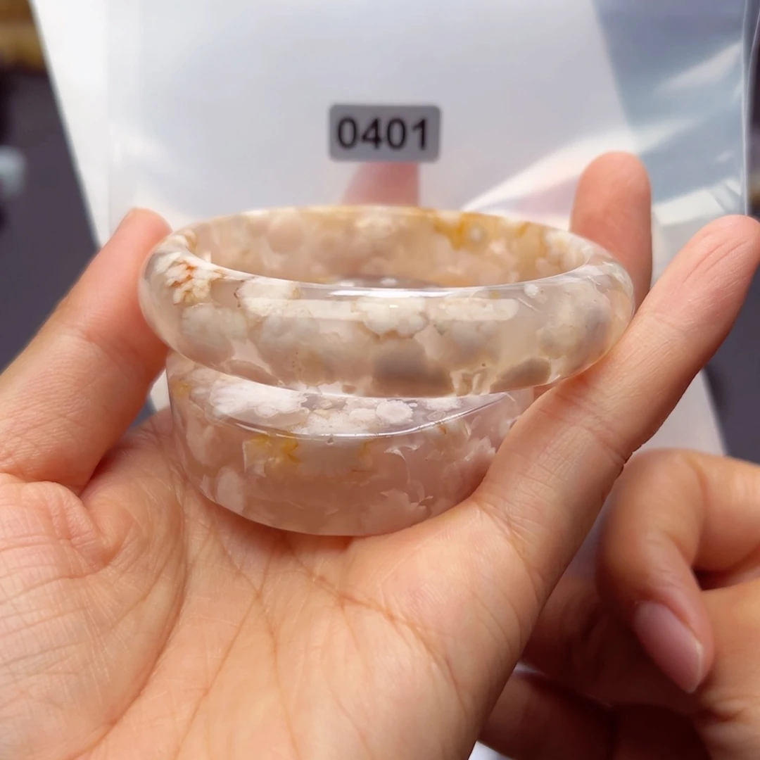 未镶嵌手镯石英质玉本****?
