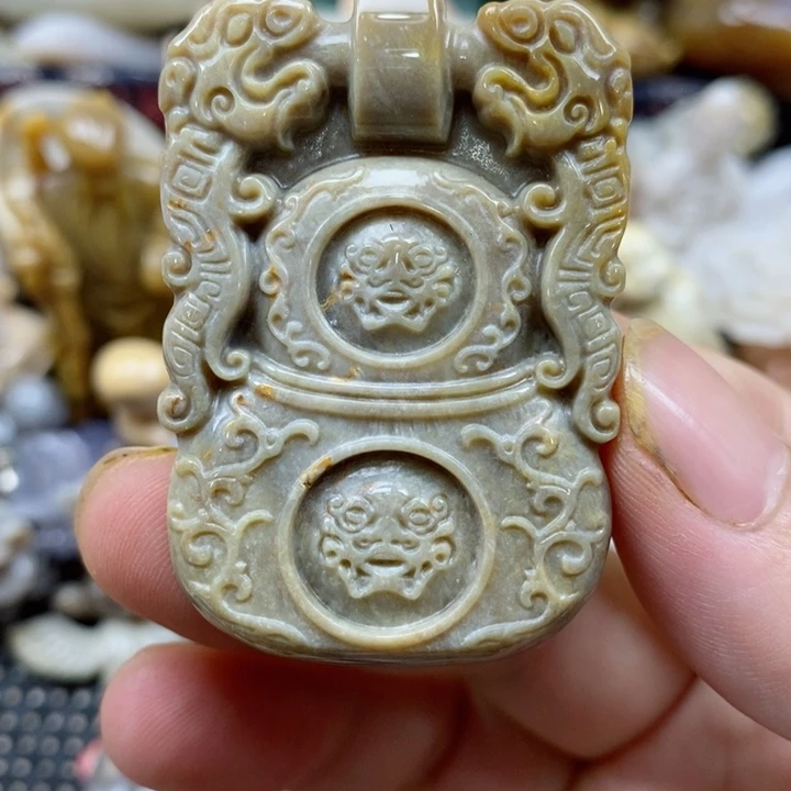 颈饰未镶嵌硅化珊瑚（珊瑚玉）