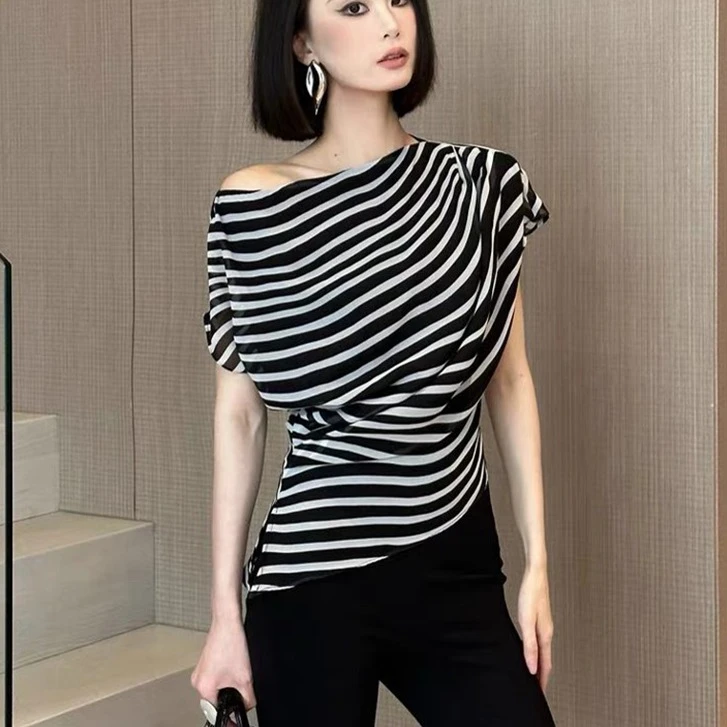 夏季流行时尚洋气上衣韩系气质高级感独特超好看斜肩黑色条纹T恤