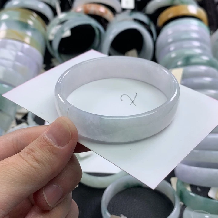 ᰔ***.翡翠未镶嵌手镯公主