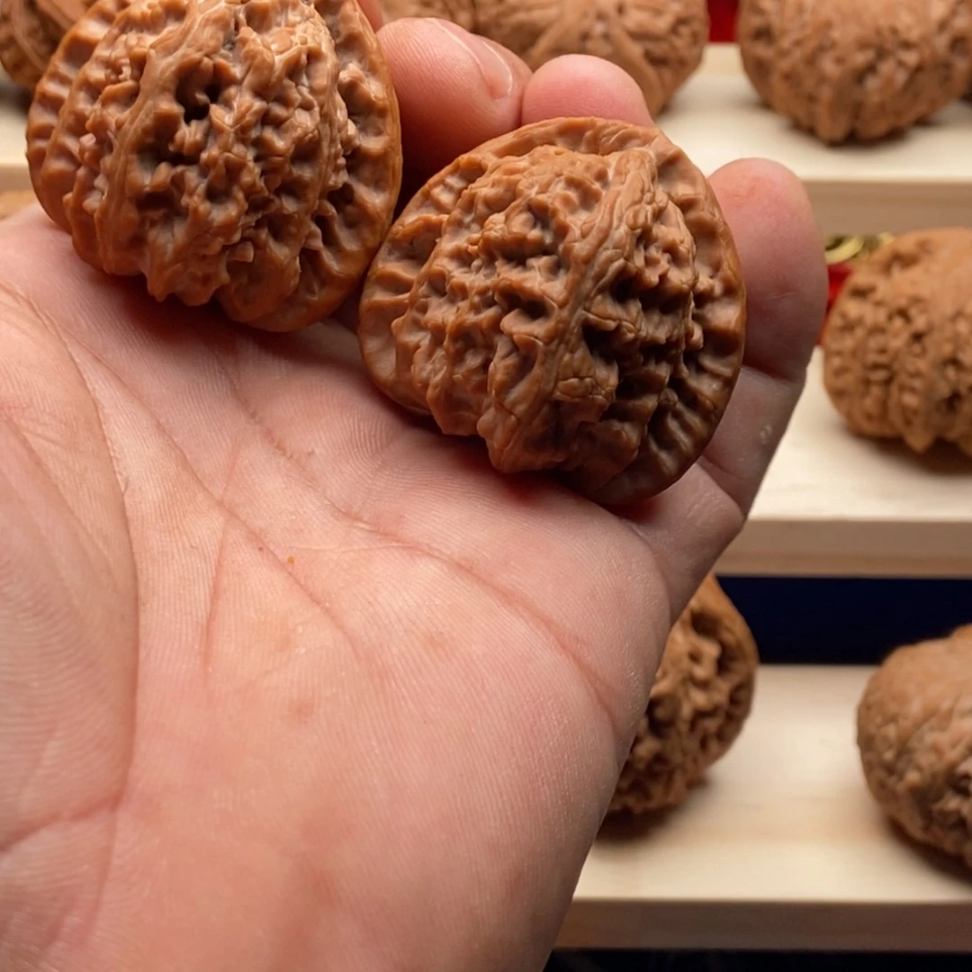 X***.吊坠文玩核桃三角白狮子