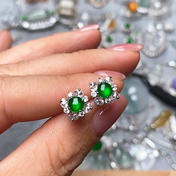 翡翠颈饰18K金镶嵌耳钉