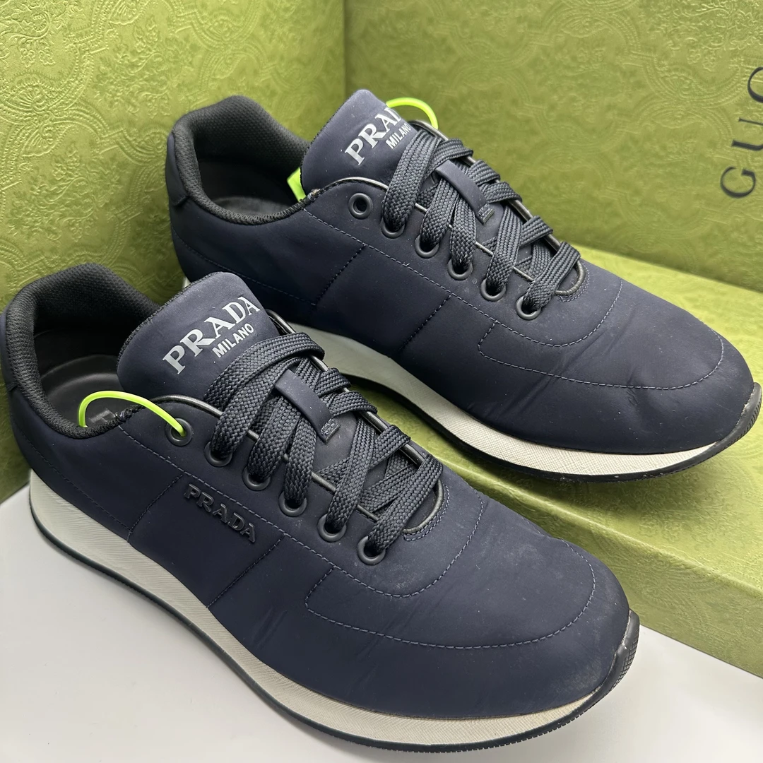 99新 Prada/普拉达 40.5欧码/经典藏青尼龙面白底休闲运动鞋