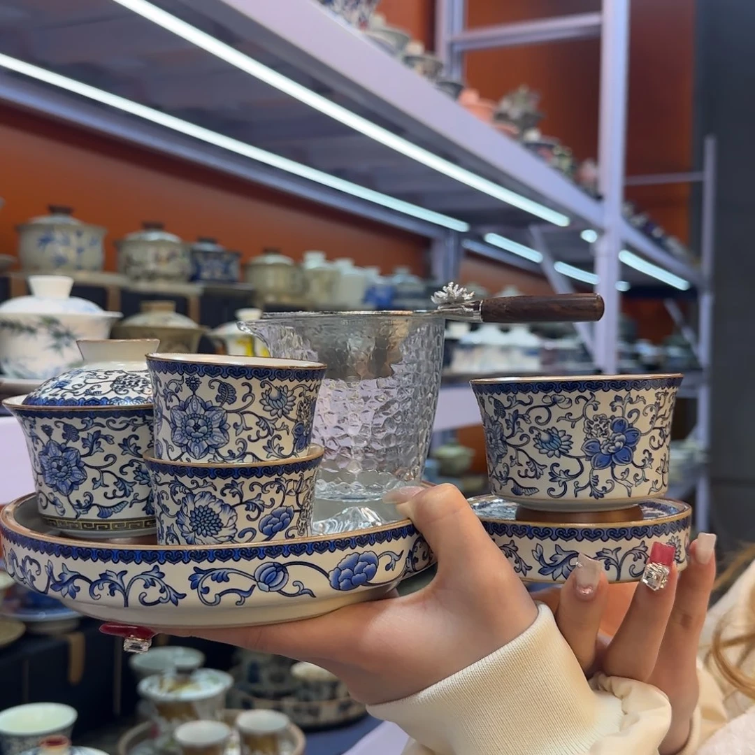 我在外面吃饭呢你在哪