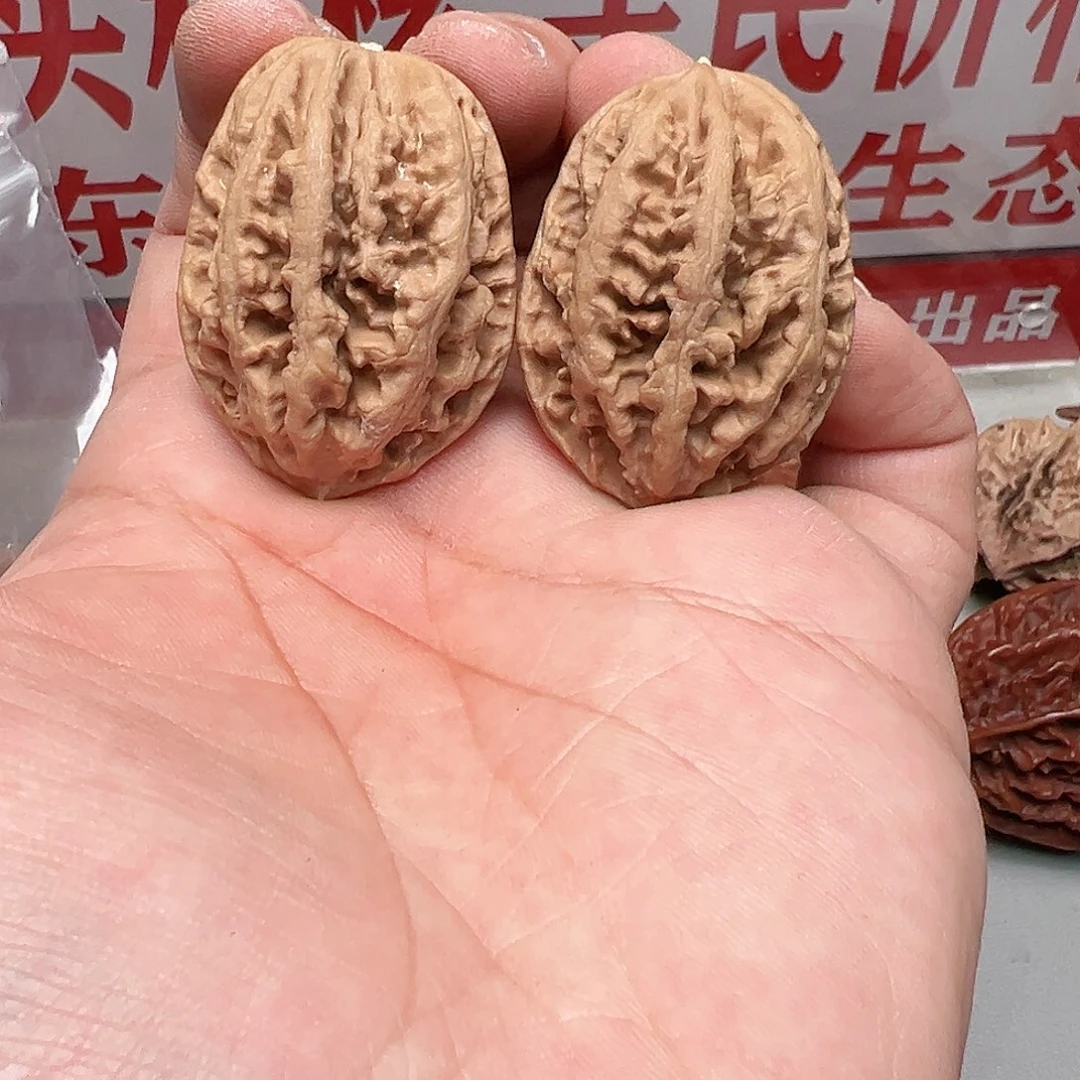 依***曼文玩核桃吊坠依然哥