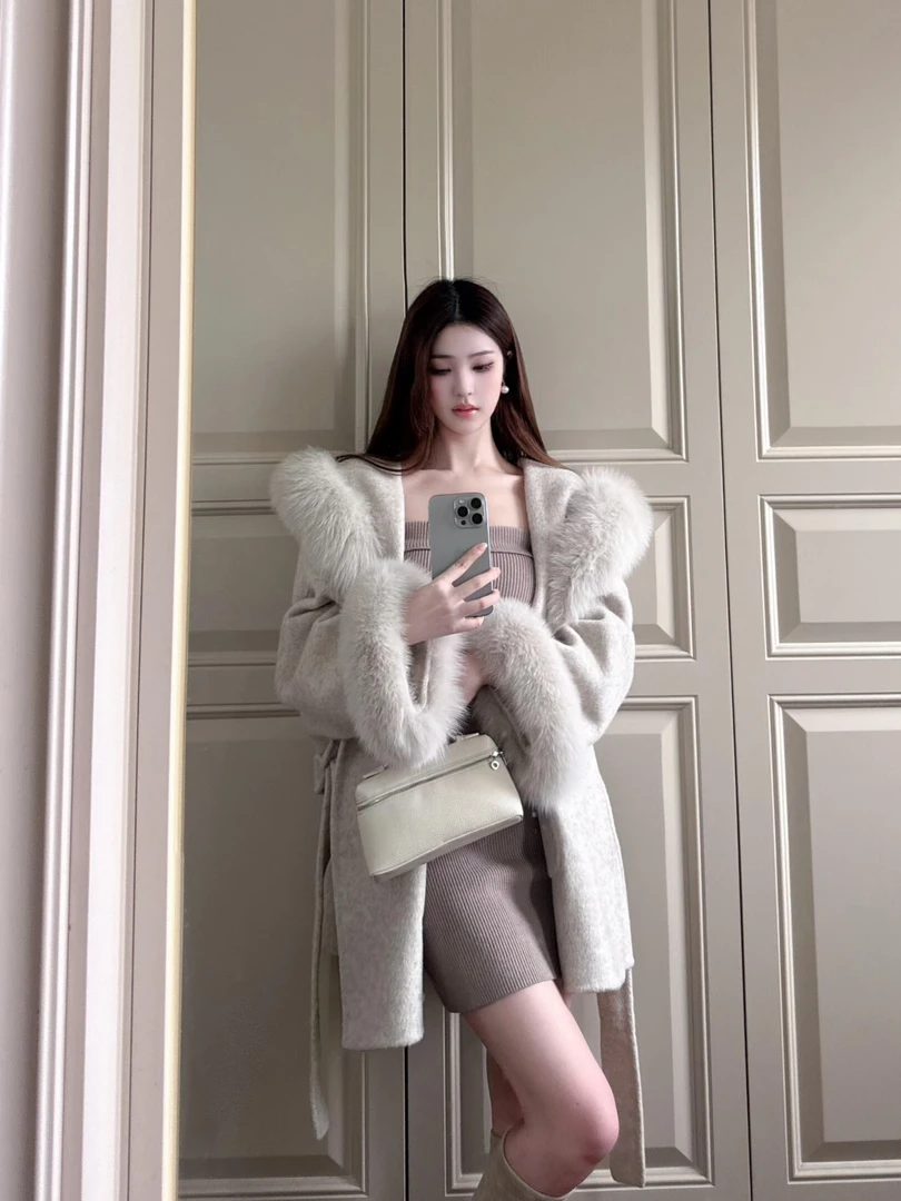 Liberty clothes 仿狐狸毛领大衣女冬季高级感毛袖口连帽毛呢外套