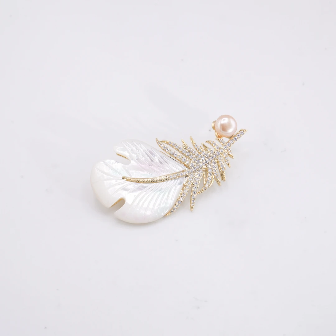 铜合金胸针 【白贝羽毛胸针】2025新款爆款精致时尚百搭胸针