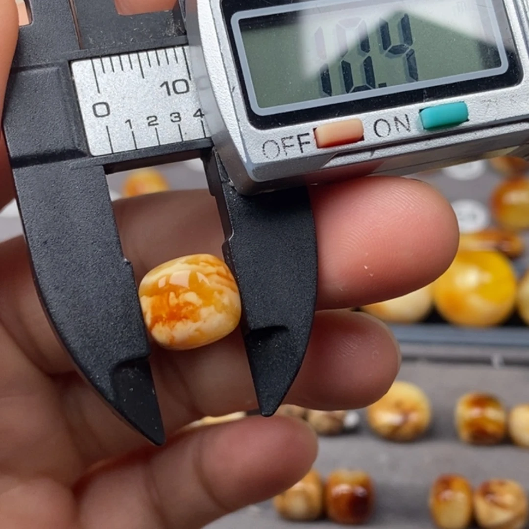 琥珀颈饰未镶嵌老型