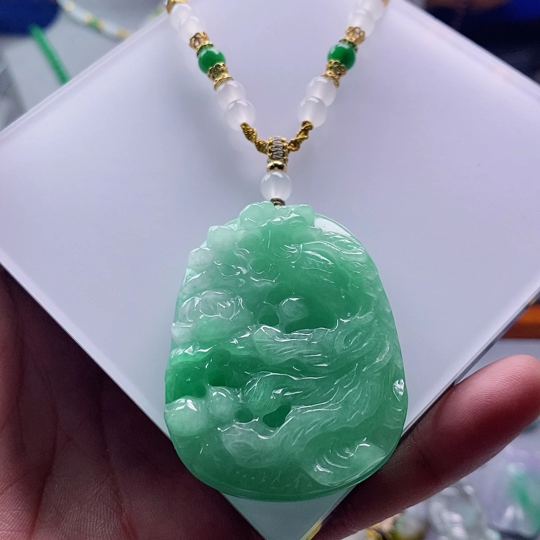 翡翠未镶嵌吊坠(赠链)