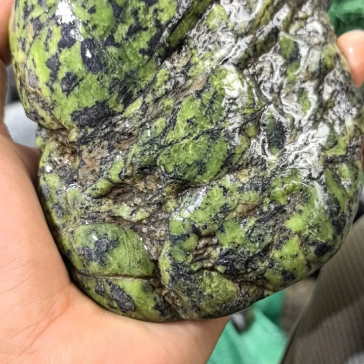 玄***真有机玻璃藏玉药王石原石摆件一个
