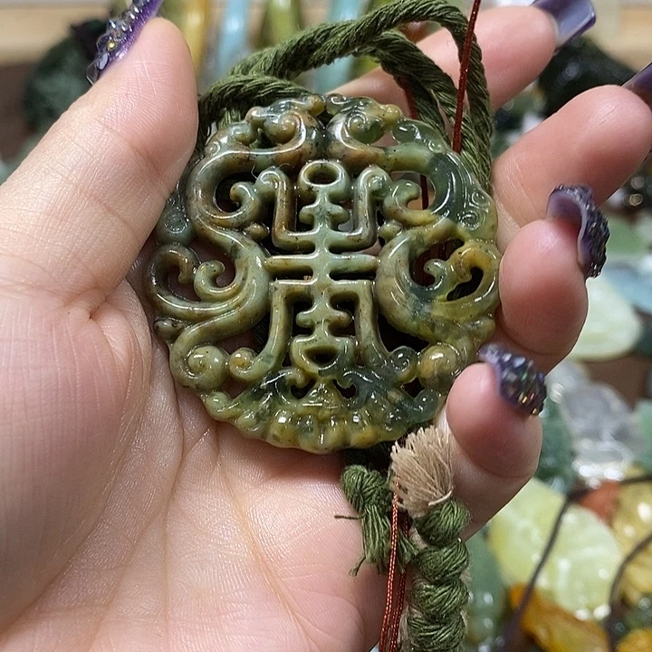 蛇纹石玉吊坠未镶嵌家***?