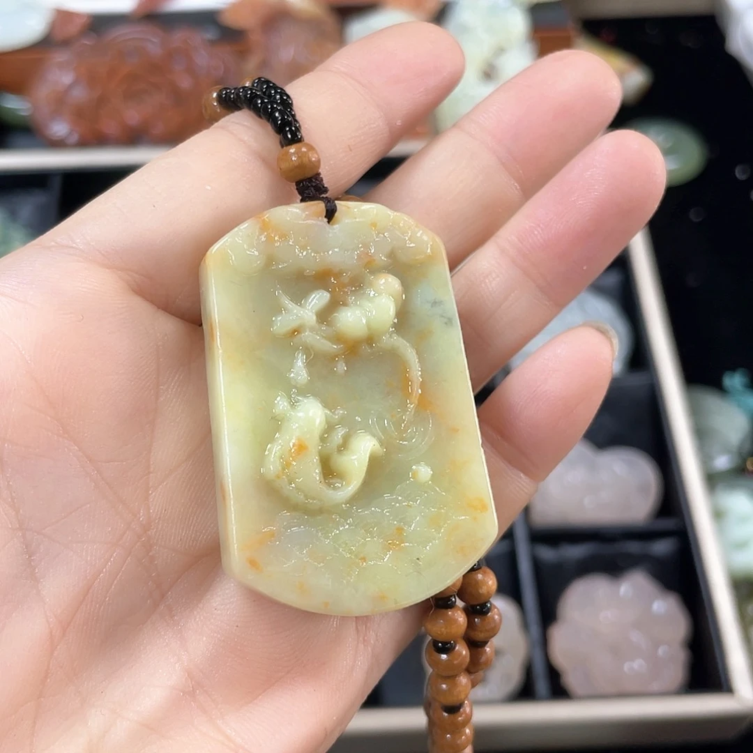 蛇纹石玉颈饰未镶嵌