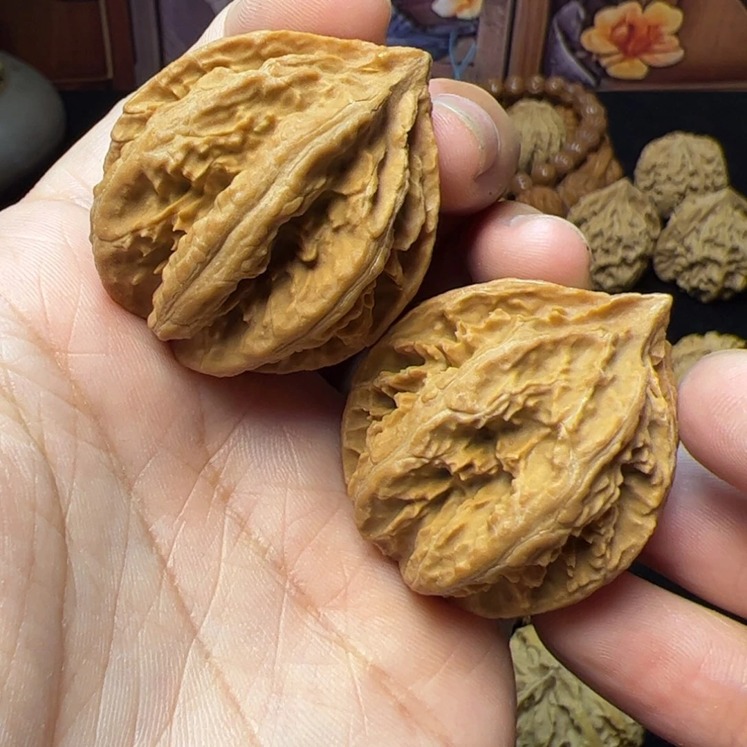 文玩核桃把件秦岭野生文玩核桃