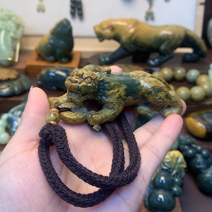 滨***哥岫岩河磨玉（透闪石质玉）未镶嵌把件