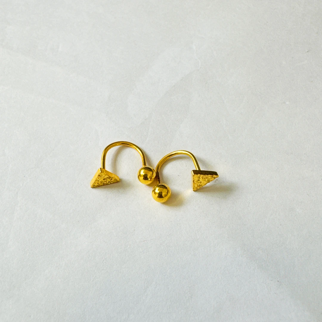 足金999  碎冰冰三角耳钉