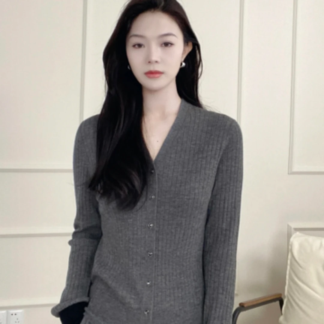 AMASS/阿玛施 新款百搭长袖短款纯色轻奢V领针织开衫女士5499266