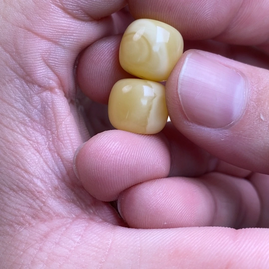 小***肖蜜蜡未镶嵌裸石配饰