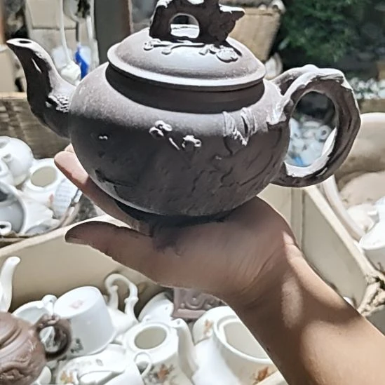 库存微瑕紫砂壶一个
