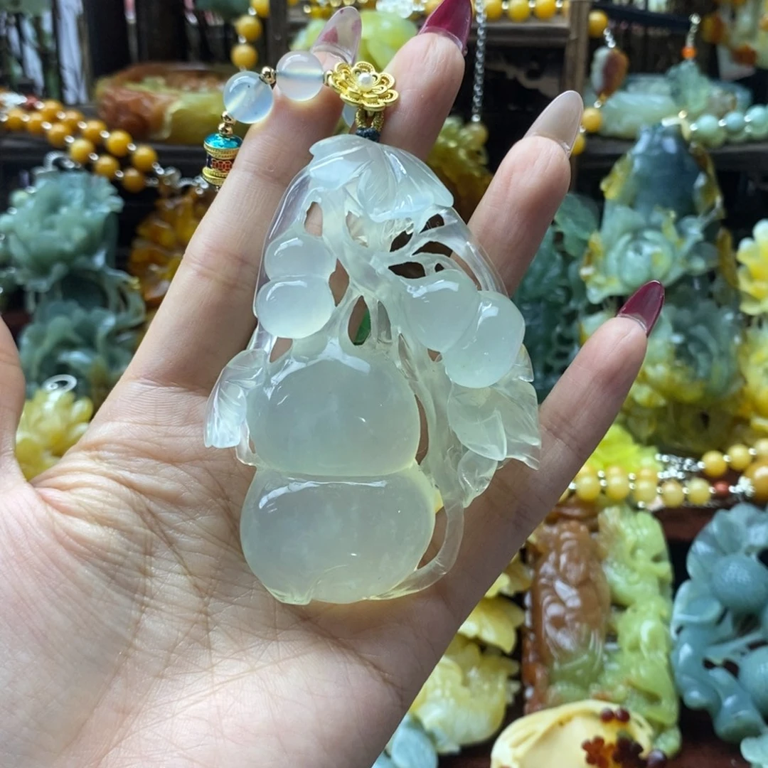 蛇纹石玉颈饰未镶嵌霞*: