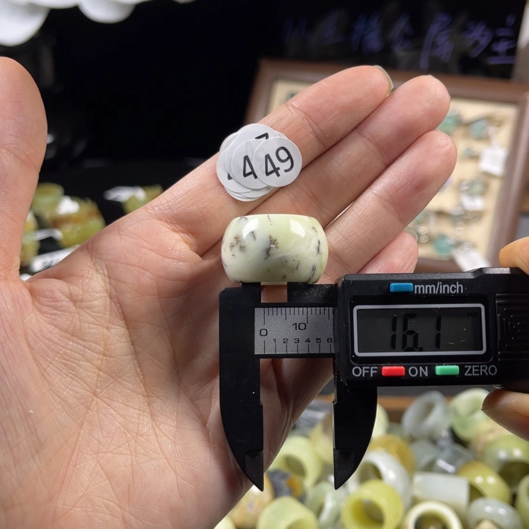 蛇纹石玉未镶嵌戒指