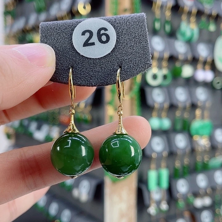 18K金镶嵌和田玉耳饰