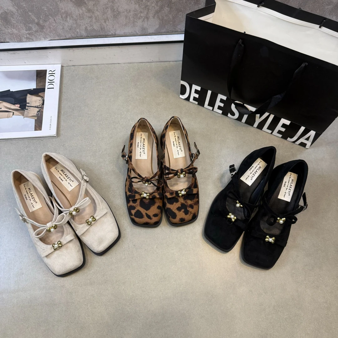 2025年春夏季新款时尚百搭金花小珠爆款软底全包舒适增高个子单鞋