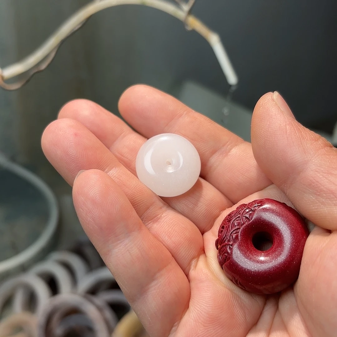 比***心石英质玉未镶嵌颈饰