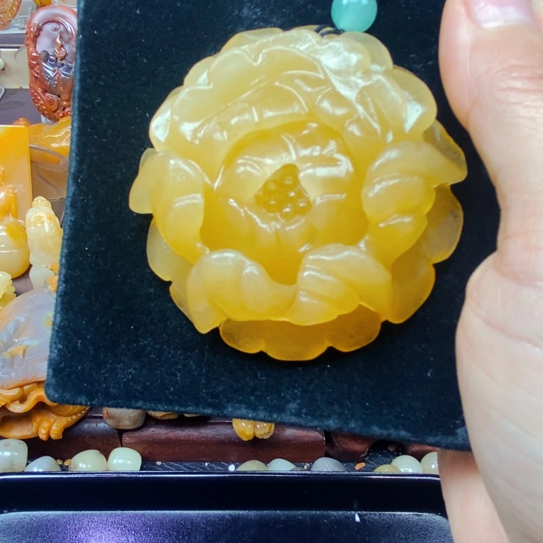 石英质玉（黄龙玉）未镶嵌颈饰