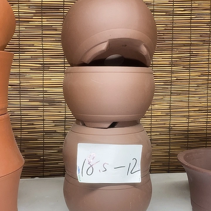 紫砂花盆我在外面