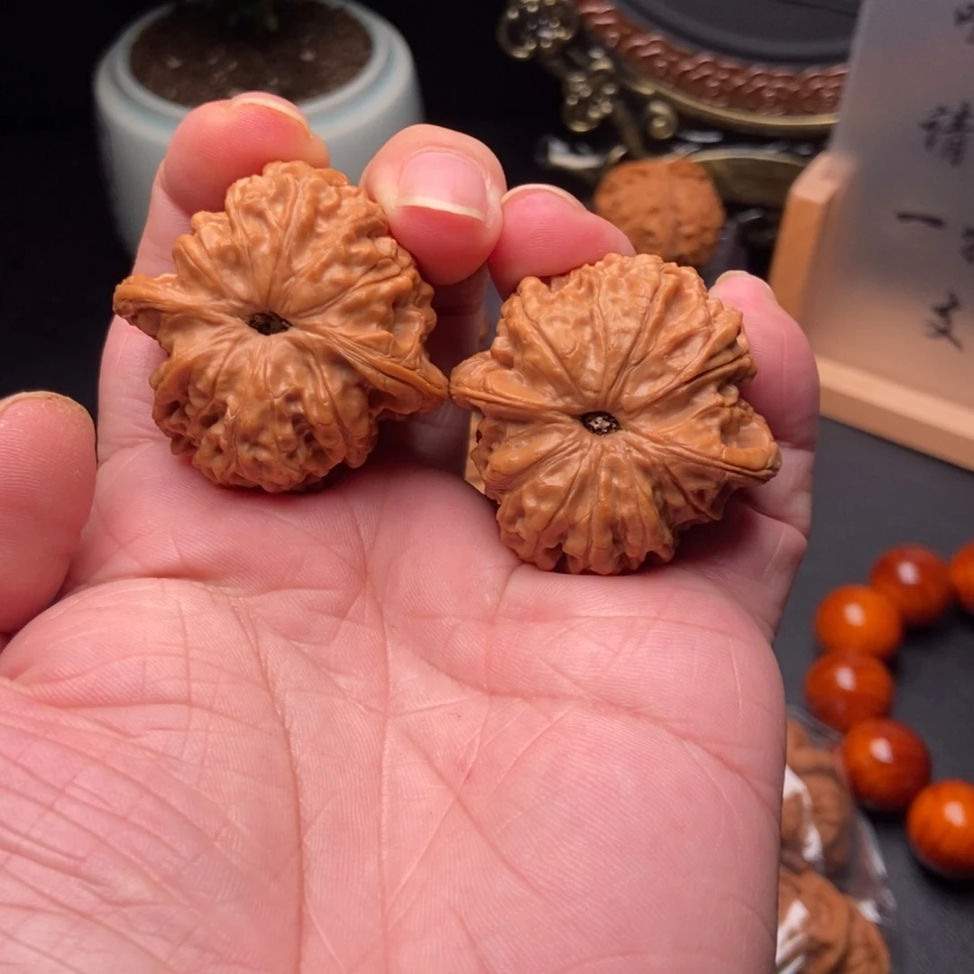 ゞ***→文玩核桃把件血麒麟