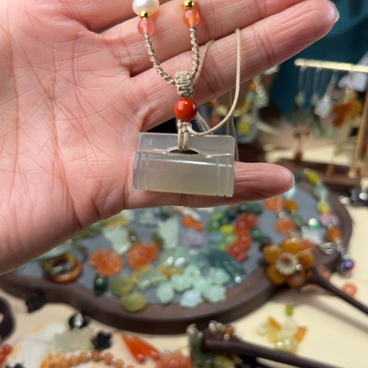 蛇纹石玉未镶嵌挂饰