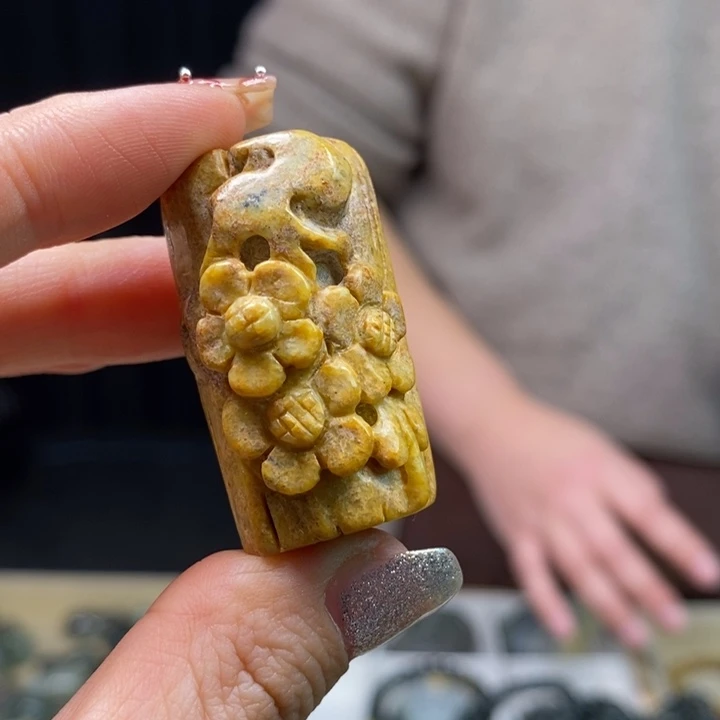 岫岩河磨玉（透闪石质玉）颈饰未镶嵌