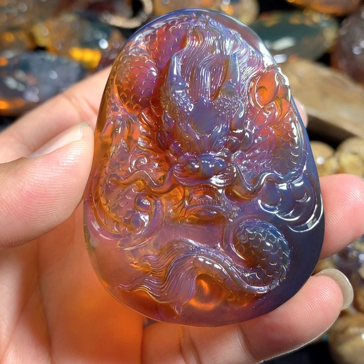 琥珀颈饰未镶嵌从****伊蓝珀
