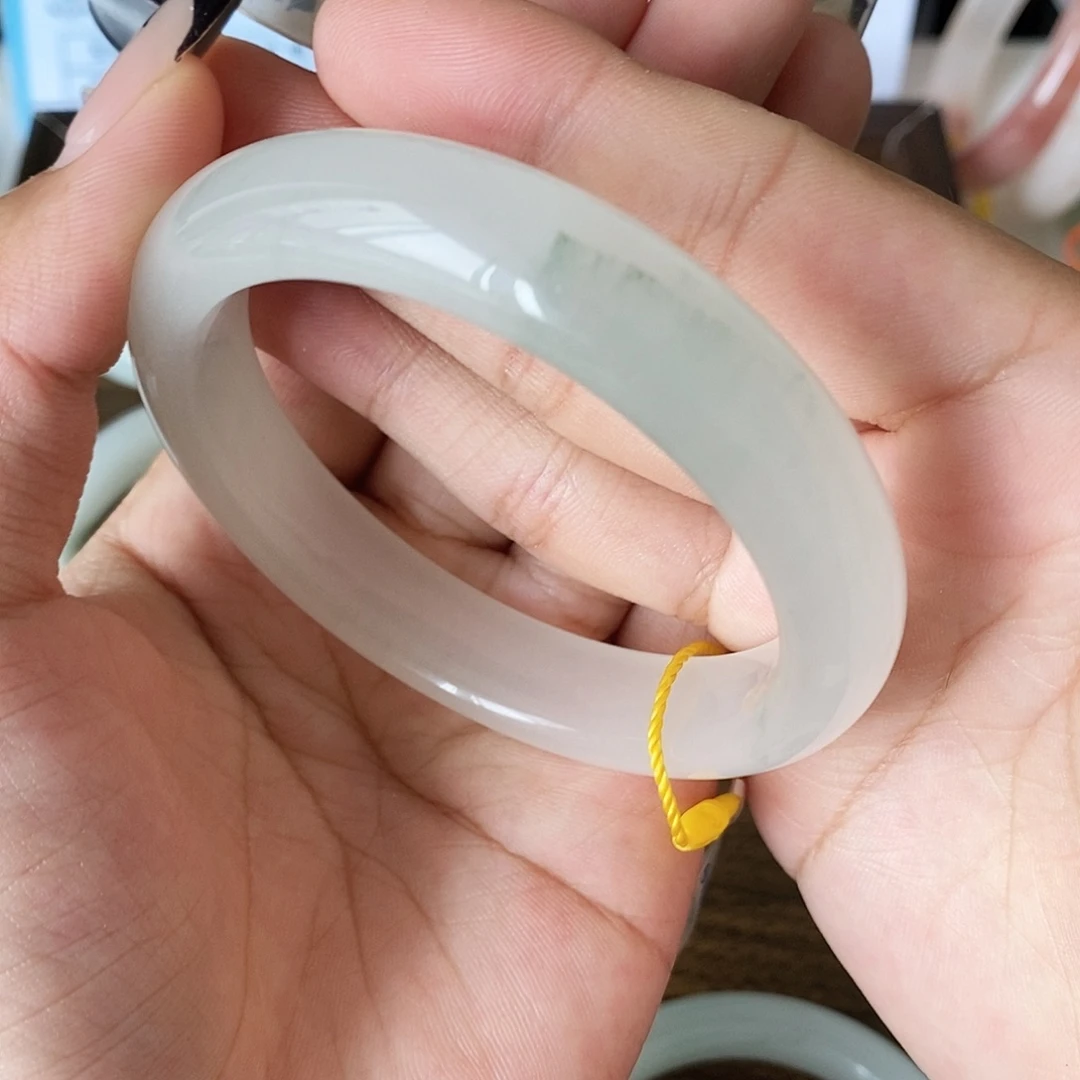 奶***冰未镶嵌手镯石英质玉