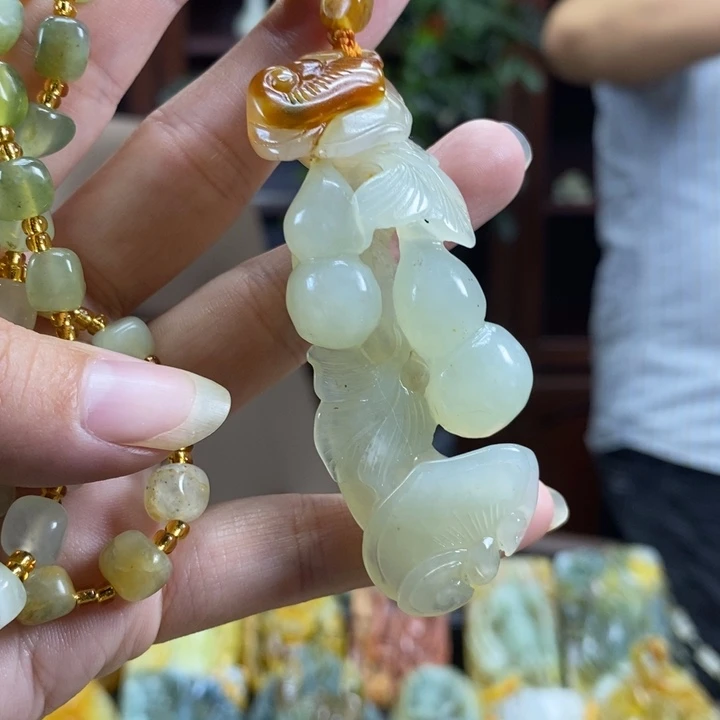 未镶嵌蛇纹石玉颈饰