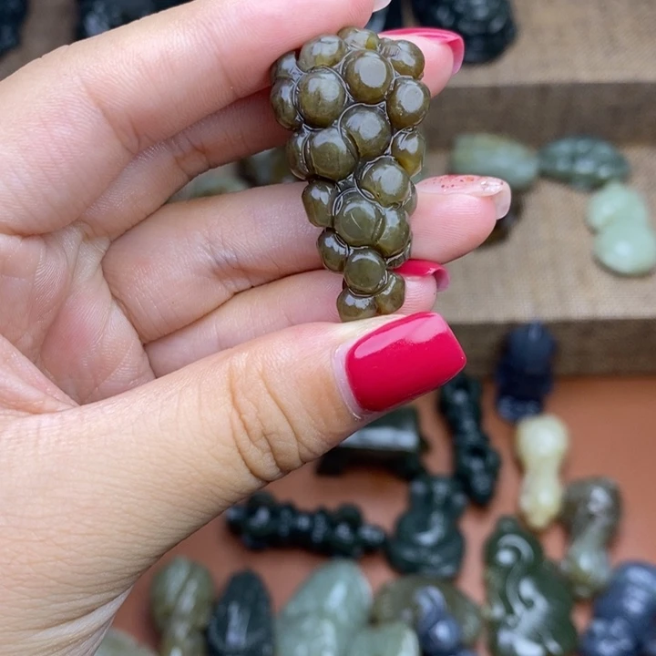 颈饰未镶嵌和田玉（糖玉）