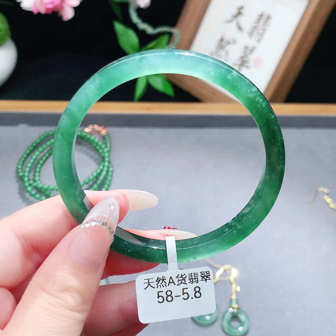 翡翠手镯（圆镯）未镶嵌